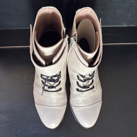 Taryn Rose Cream Lace Up Boots with Thick Sole and Textured Material - Picture 11 of 12